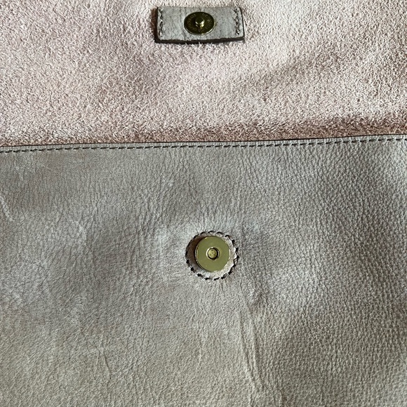 GAP envelope clutch. Sueded leather. Pink/dark taupe. Magnetic clasp. Very soft - Picture 4 of 8